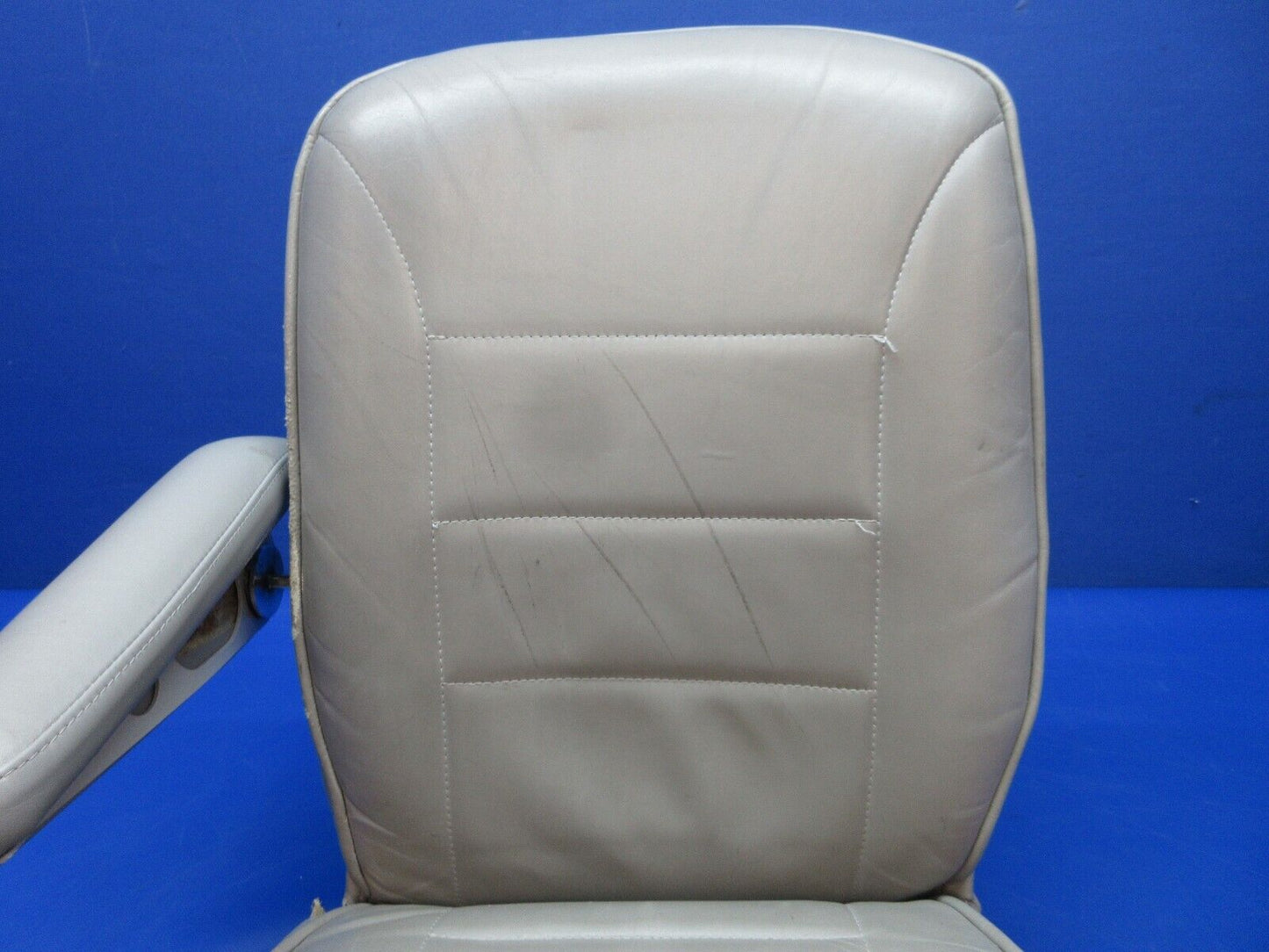 Cessna 401 / 401A Pilot Seat Assy - Gray Leather P/N 5014047-3 (1223-1491)