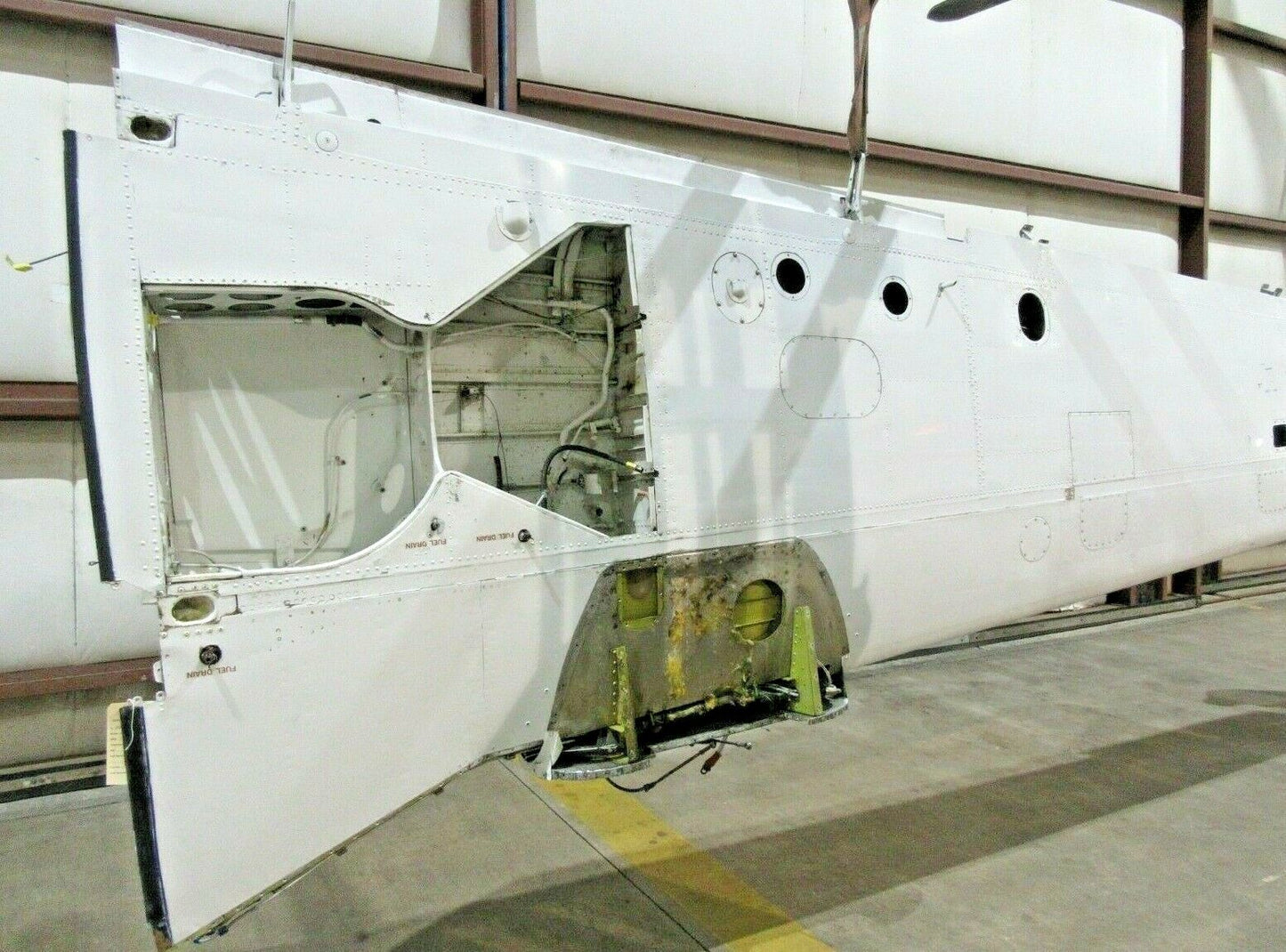 1974 Beech Baron E-55 Wing RH 96-110005-704 (1119-01)