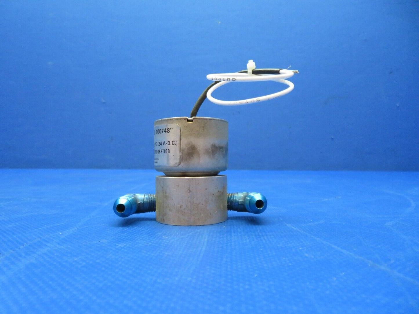 Cessna 401 Stewart Warner Fuel Solenoid Valve Bracket G-700748 TESTED (0124-194)