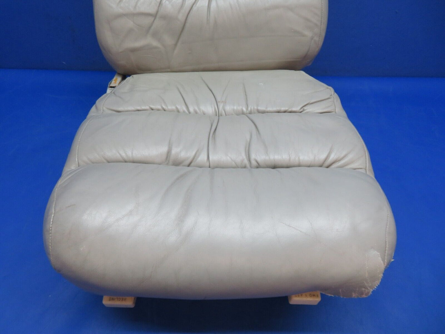 Cessna 310 / 310Q Cessna Center LH Seat Grey Leather P/N 0812874-3 (0823-674)