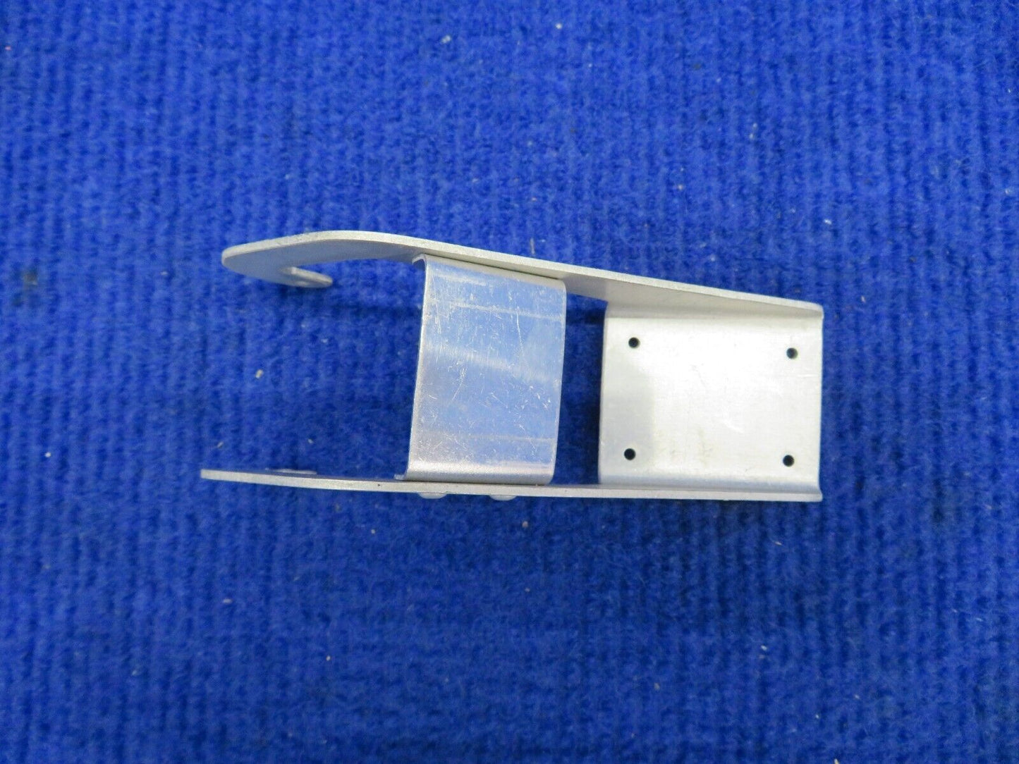Cessna Hinge Assy P/N 0813042-5 NOS (0522-800)