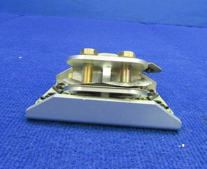 Cirrus SR-22 Upper Gear Attach w Strut End Upper Fitting P/N 16947-001 (0122-393