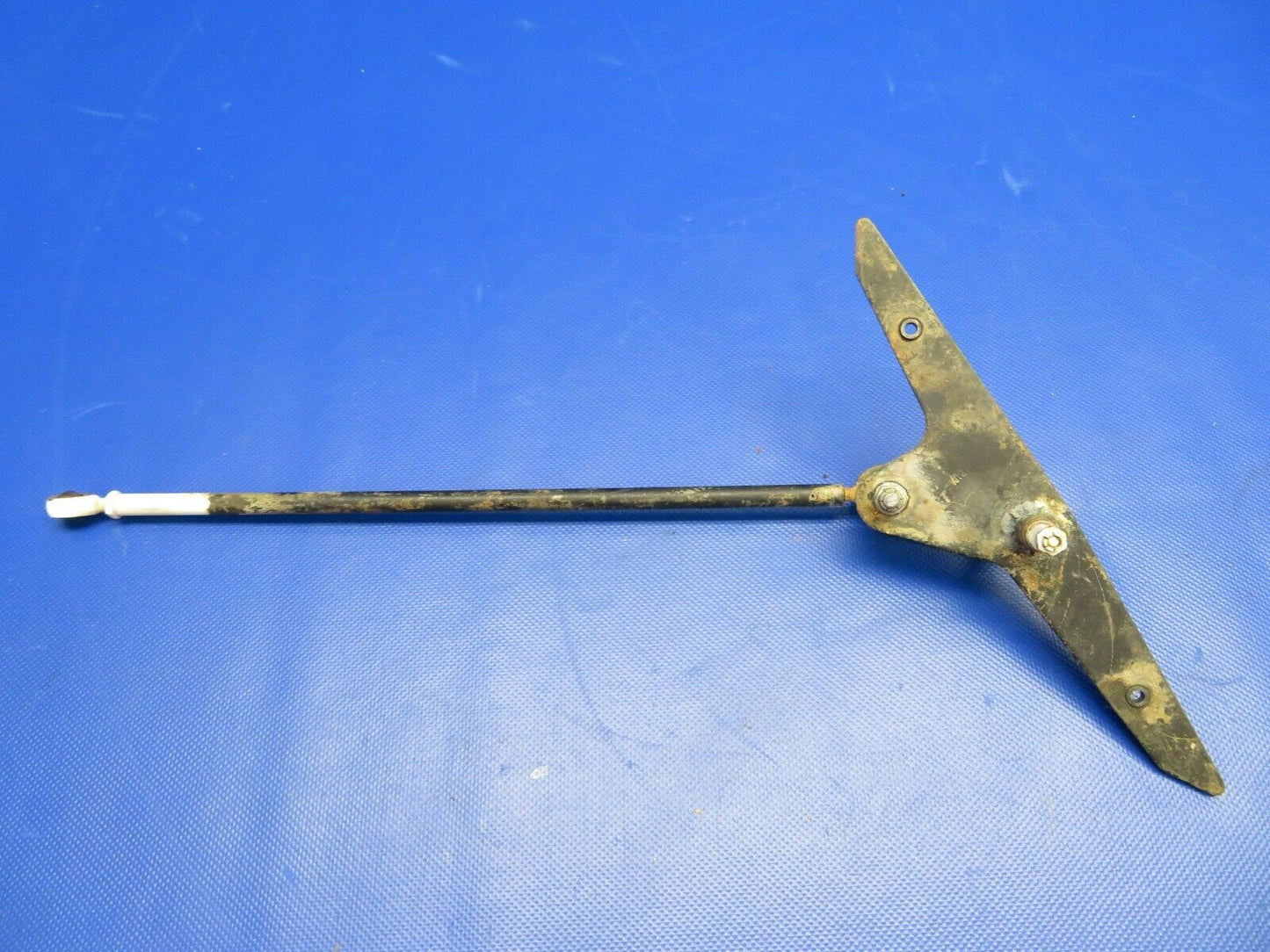 Piper PA-28-140 Aileron Bellcrank Assy LH P/N 62771-00, 62766-00 (1220-388)