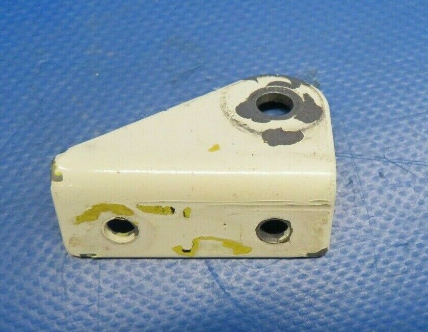 Cessna 172M Seat Belt Attach Bracket RH INBD or LH OTBD 0510205-3 (0220-343)