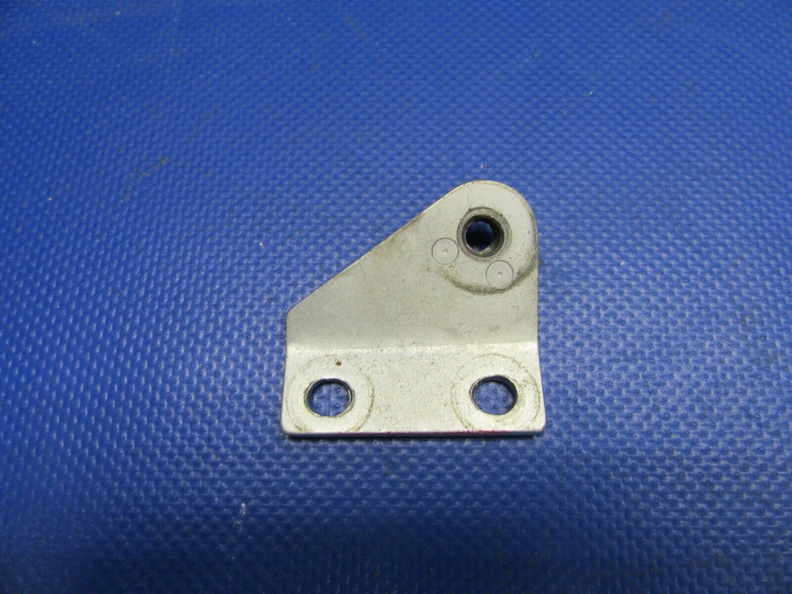 Cessna 210 / T210N Seat Belt Fitting Middle Row LH OTBD 2011028-7 (0921-653)