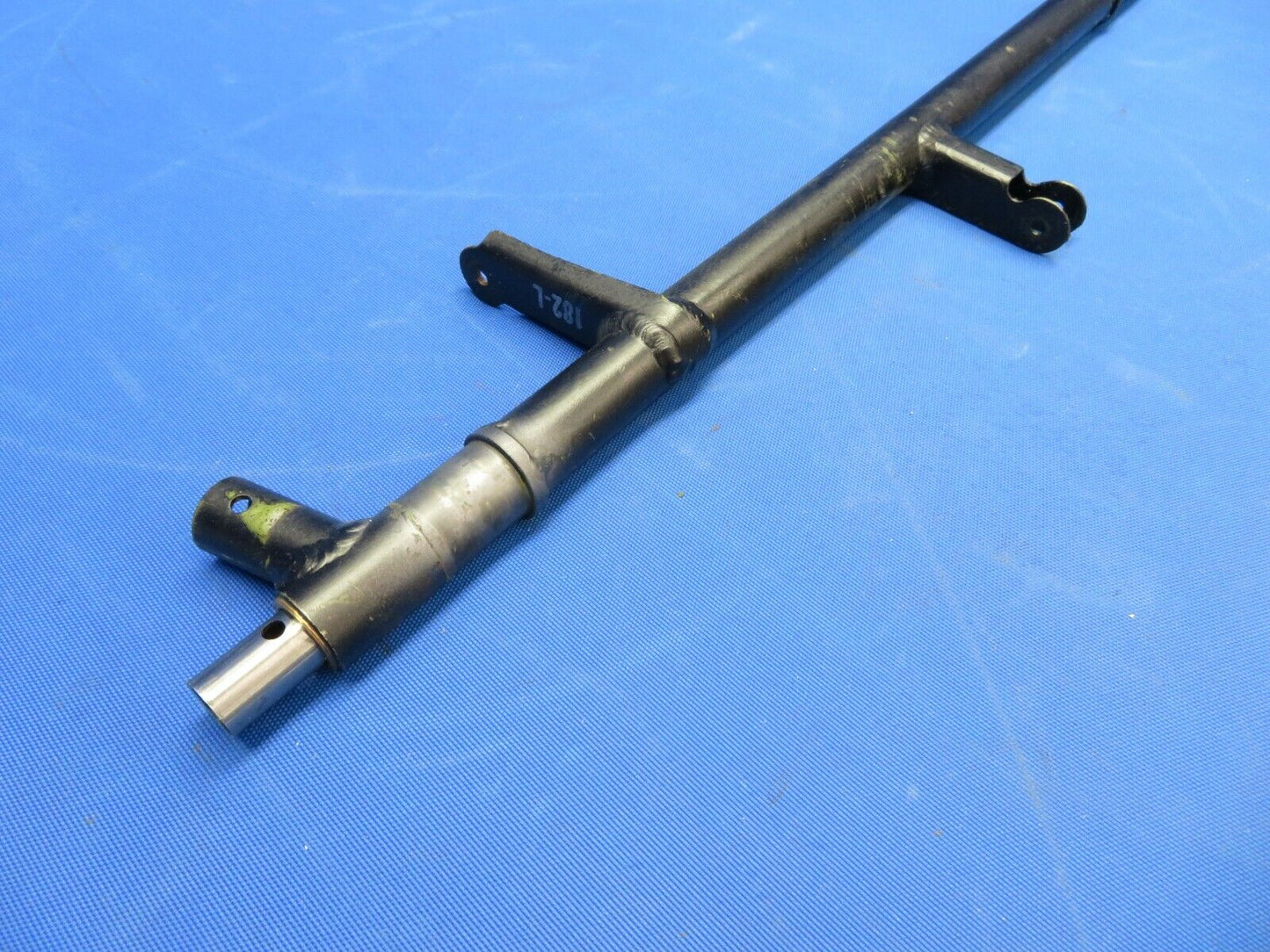 Cessna 182P Rudder Bar Assembly LH P/N 0760604-1 (0920-166)