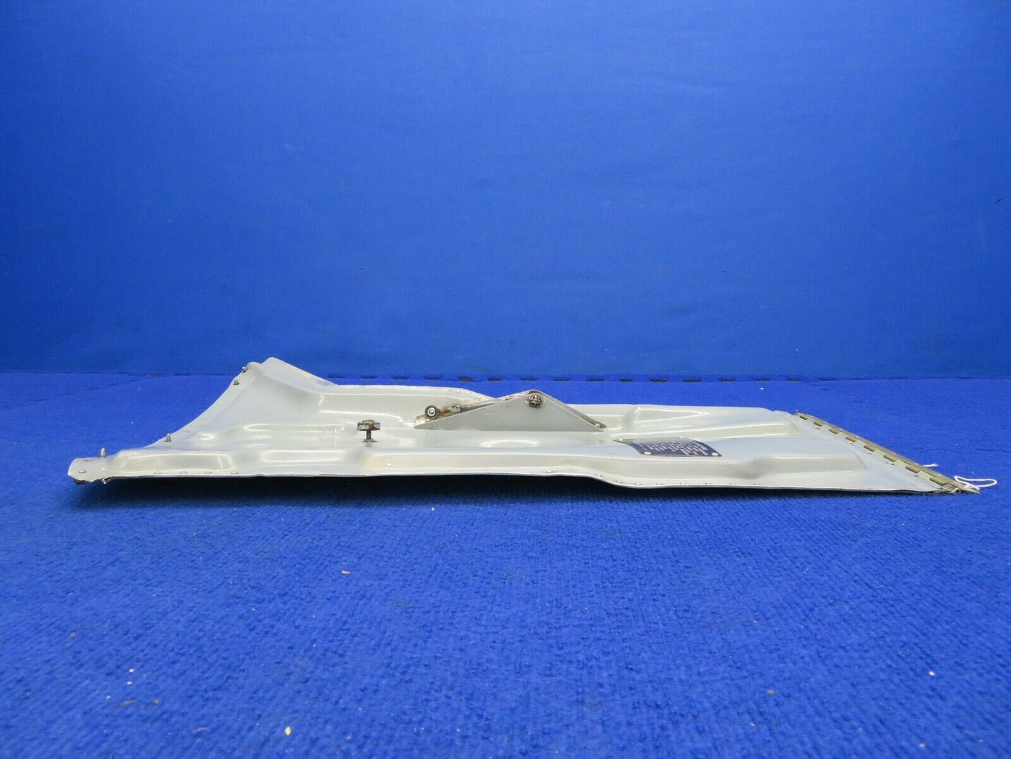 Cessna 310 / 310R Main Landing Gear Door Assy RH OTBD P/N 0826002-209 (0422-20)