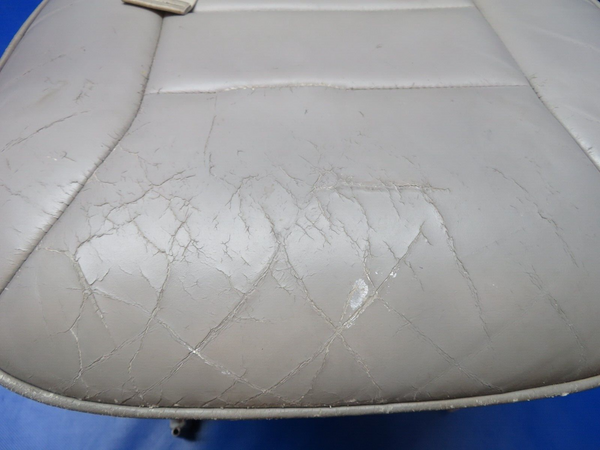 Cessna 401 / 401A AFT Facing Passenger Seat P/N 0514020-2 (0124-1013)