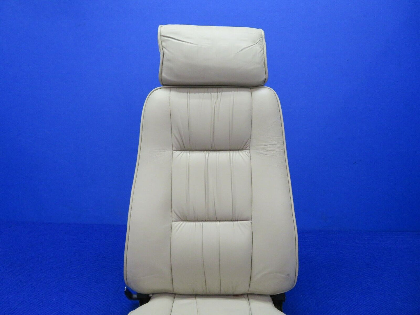 Piper Arrow PA-28R-201T Rear Seat RH P/N 96827-023 (1121-117)