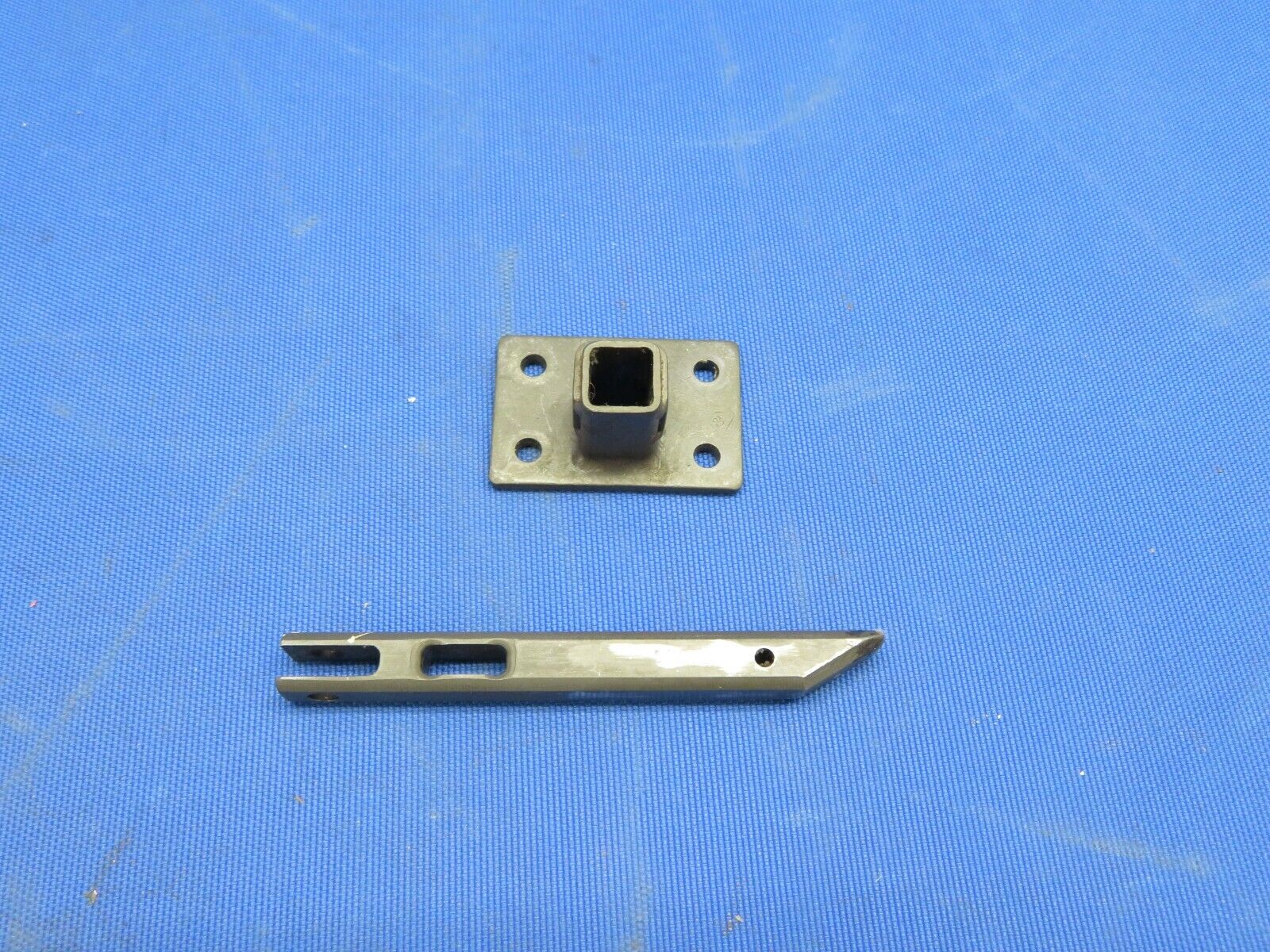 Cessna P210N / 210 Latch Pin & Guide Cabin Door P/N 2117127-1 (1020-158)