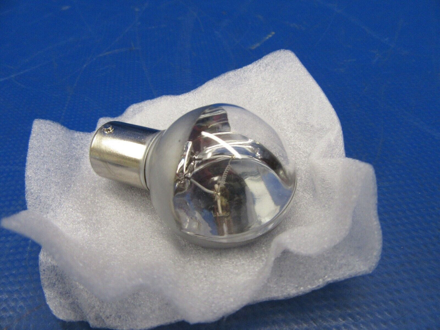 Whelen Wingtip Lightbulb Model E 28V P/N W1290-28 NOS (0120-257)