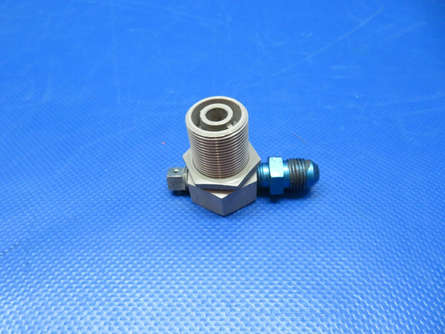Cessna 401 / 401A Oxygen Outlet Valve P/N C166006-0104 (1223-372)
