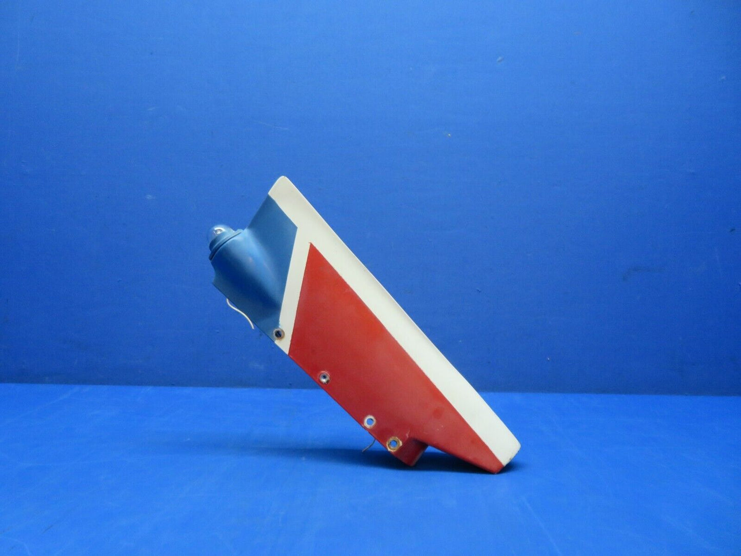 Piper PA-28R-180 Balanced Rudder Tip Assy W/ Light P/N 99868-00 (1123-426)