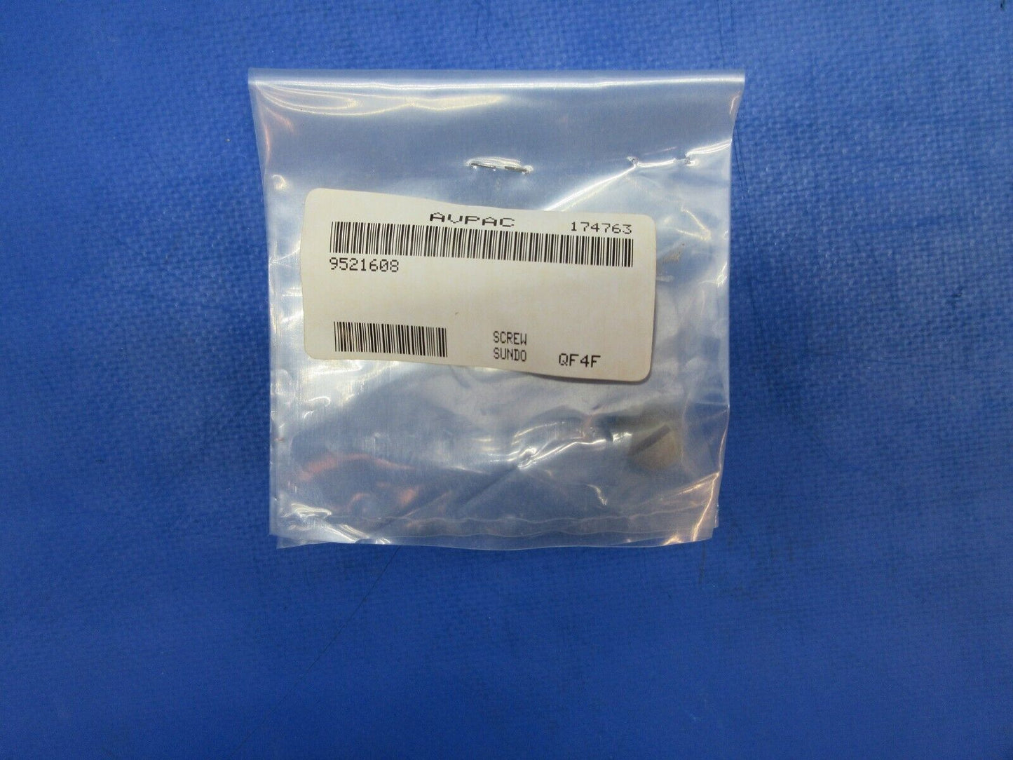 Meggitt Screw P/N 9521608 NEW OLD STOCK (1123-762)
