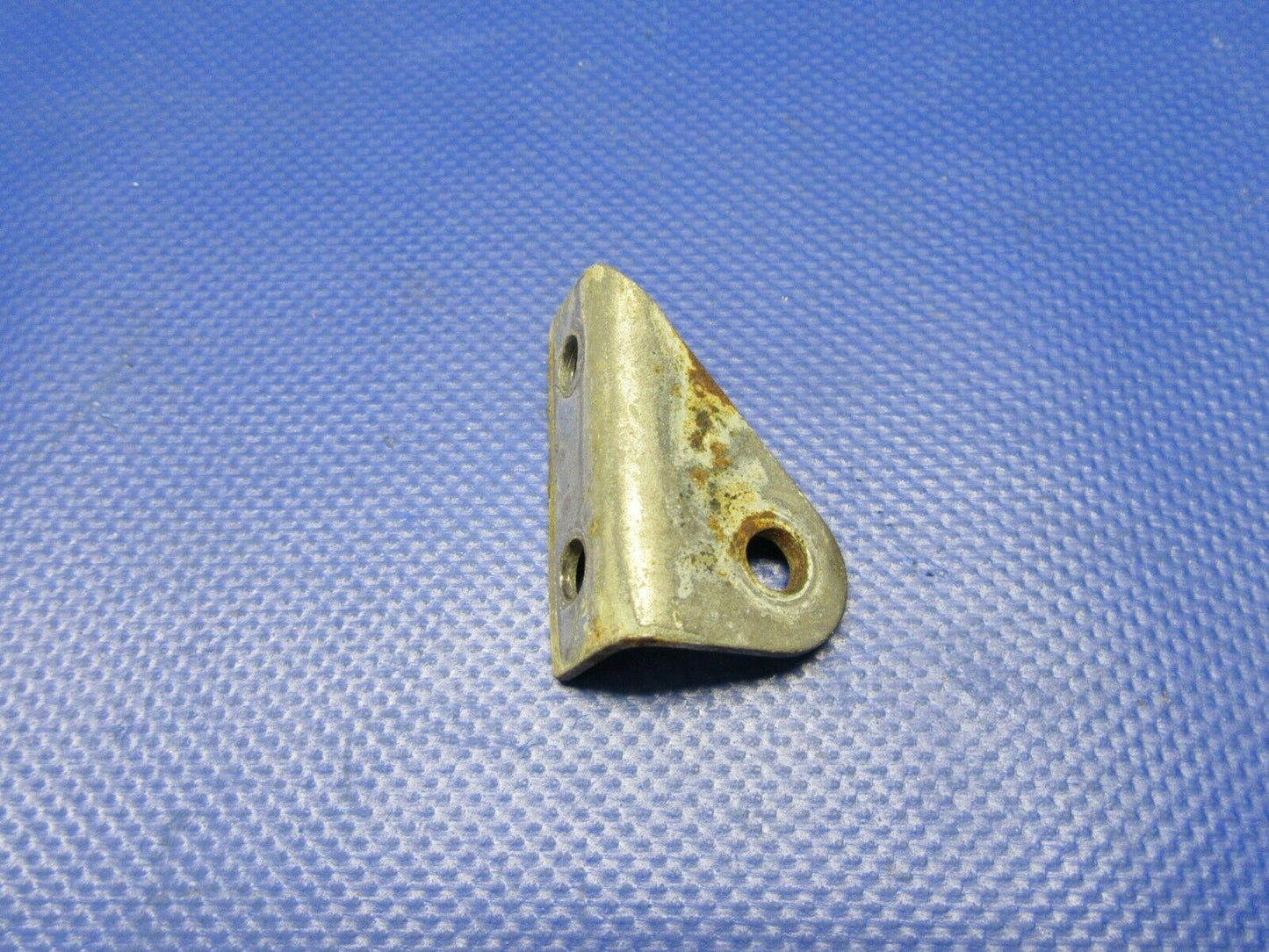 Cessna T210N Seat Belt Fitting RH INBD P/N 0510205-8 (0321-450)