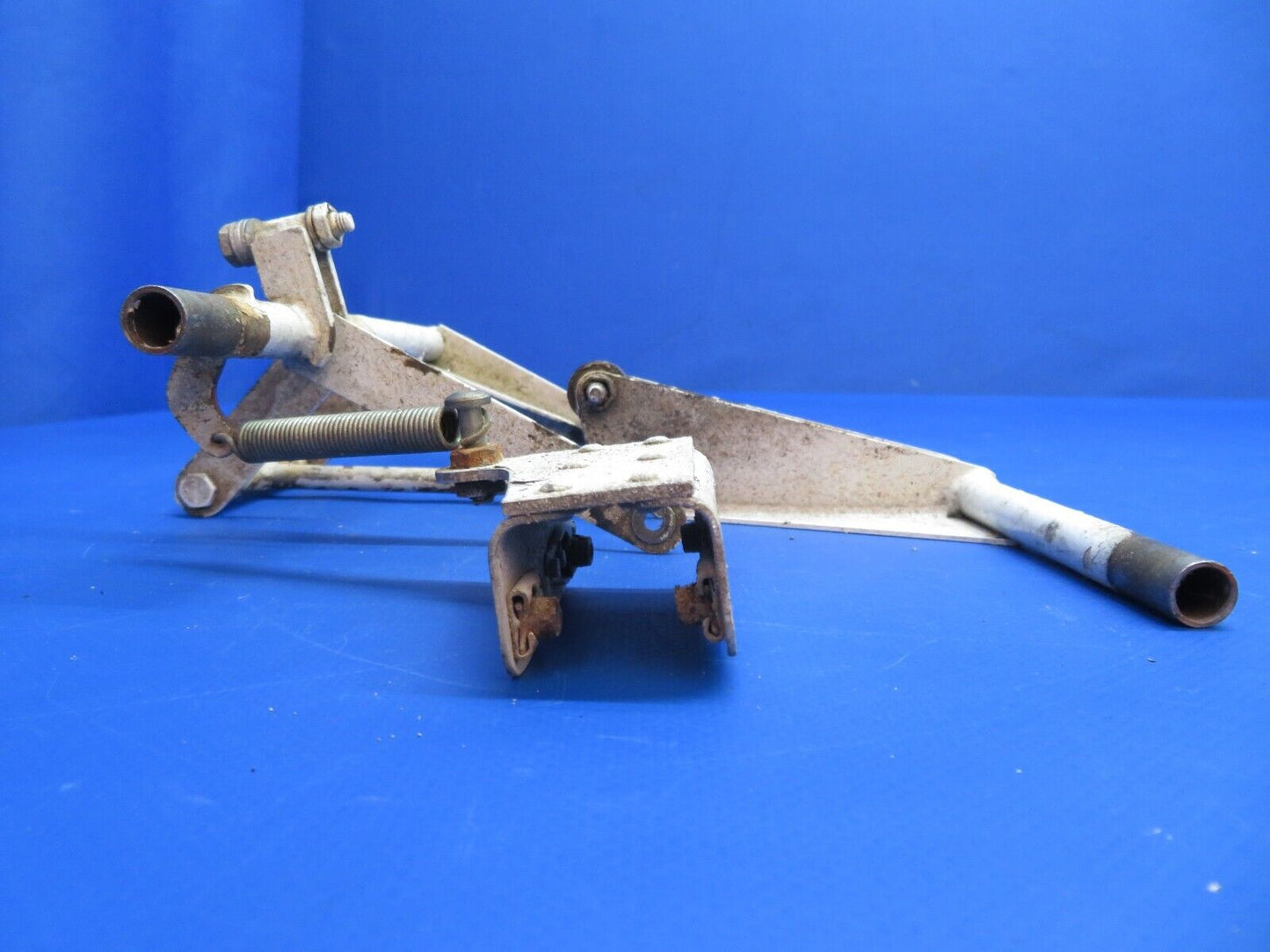 Piper PA-34-200T Seneca II Tube Nose Gear Door Actuation P/N 95771-00 (0223-822)