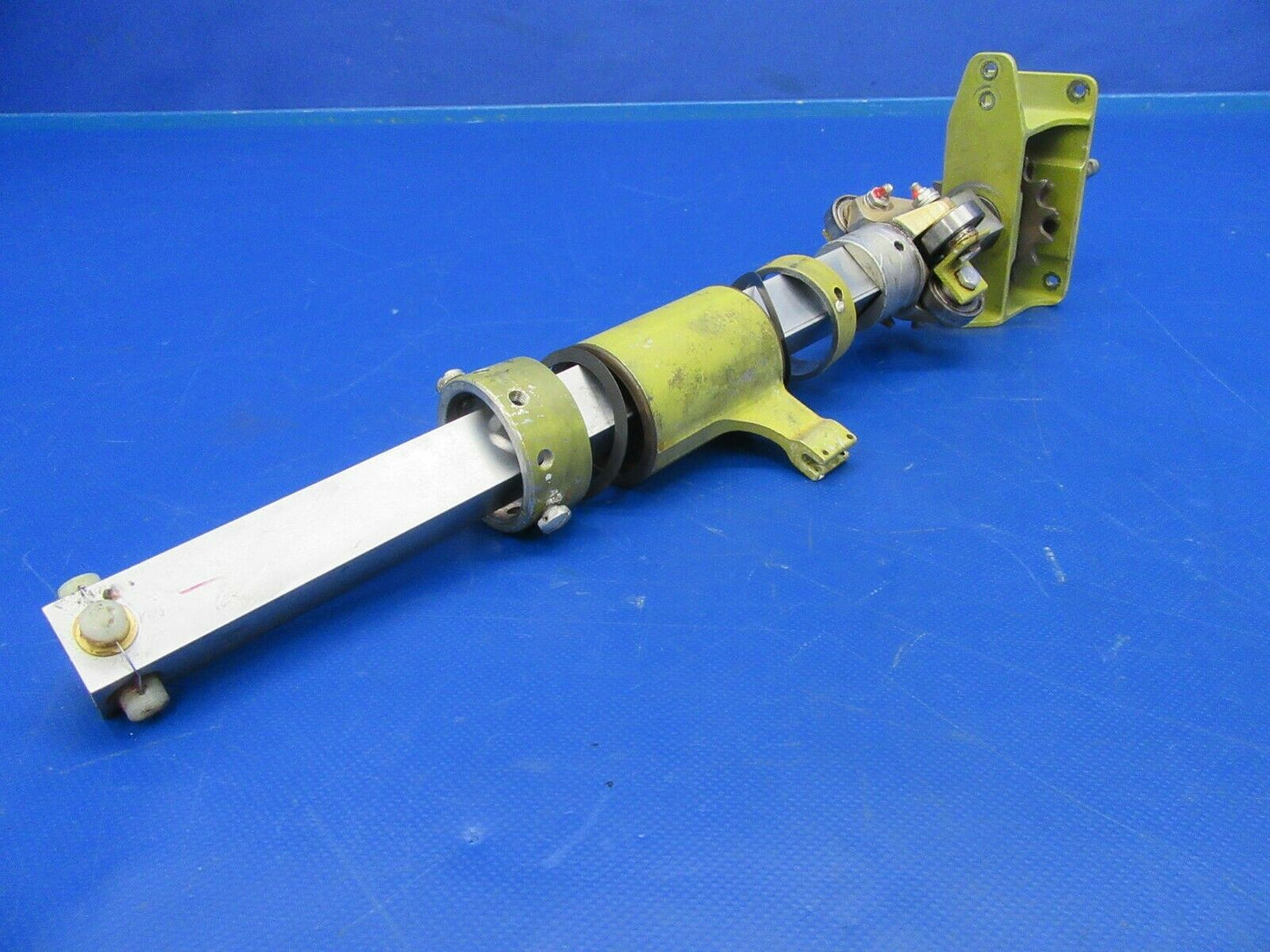 Piper Comanche Pilot's Control Wheel Shaft Assy 20975-03, 20975-003 (1219-205)