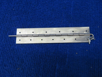 Cessna Hinge P/N 1213261-200 NOS (0522-86)