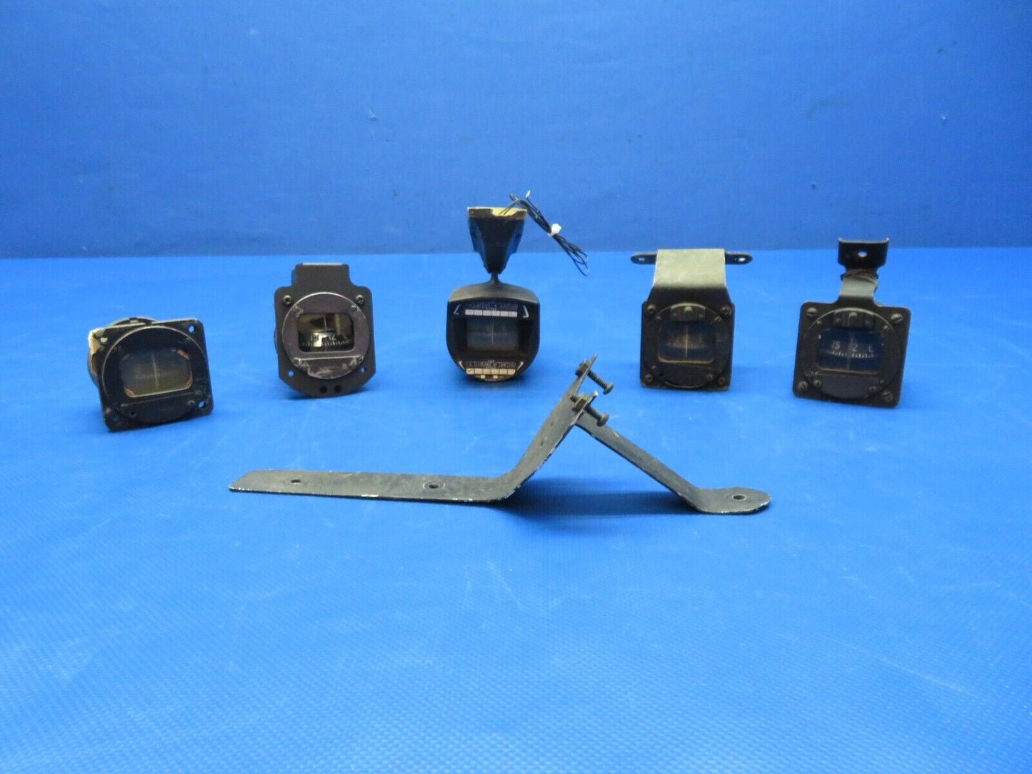 Airpath Compass P/N C660501-0201 LOT OF 5 FOR PARTS (0224-308)