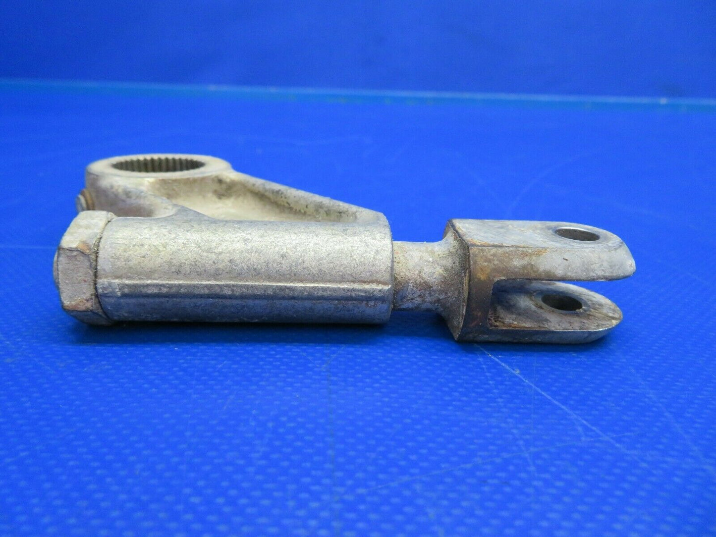 Cessna 310P Nose Gear Torque Tube Bellcrank P/N 0842104-2, 0842104-3 (0620-657)