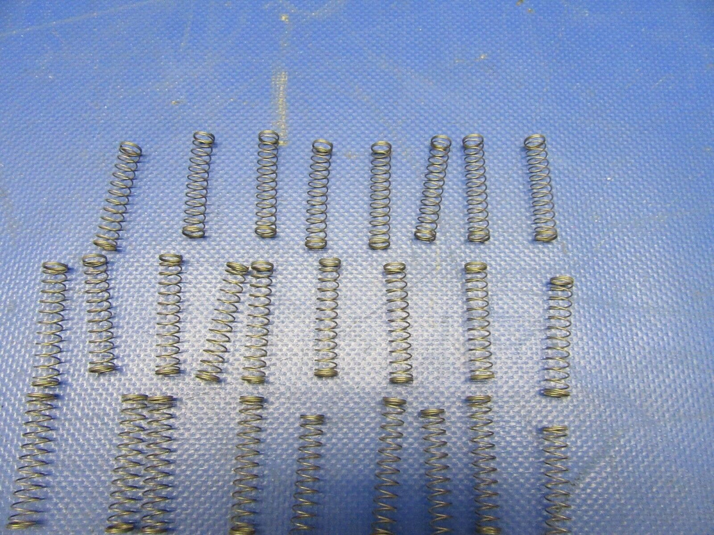 Delco Springs P/N 1977357 LOT OF 50 NOS (0921-537)