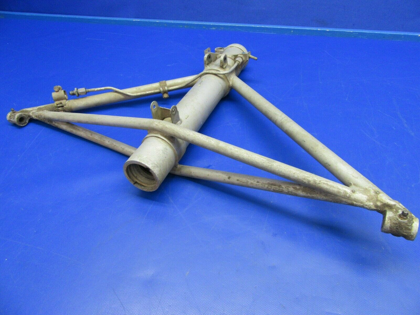 Beech Bonanza LH Main Landing Gear Truss and Shock Absorber Assembly (0520-231)