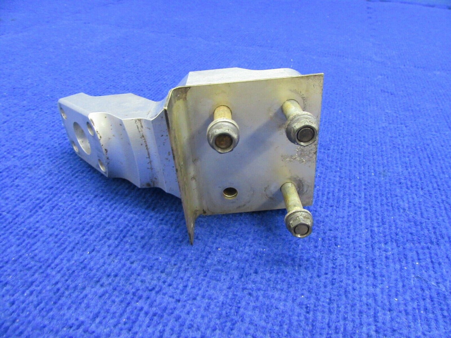 Cirrus SR-22 Axle Fitting Main Gear P/N 18103-001 (0122-378)