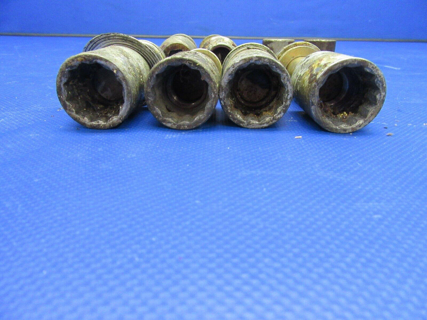 Beech 95-B55 Baron Wing Bolt LOT OF 6 P/N NAS152-37 / MS20014-26 (0721-301)