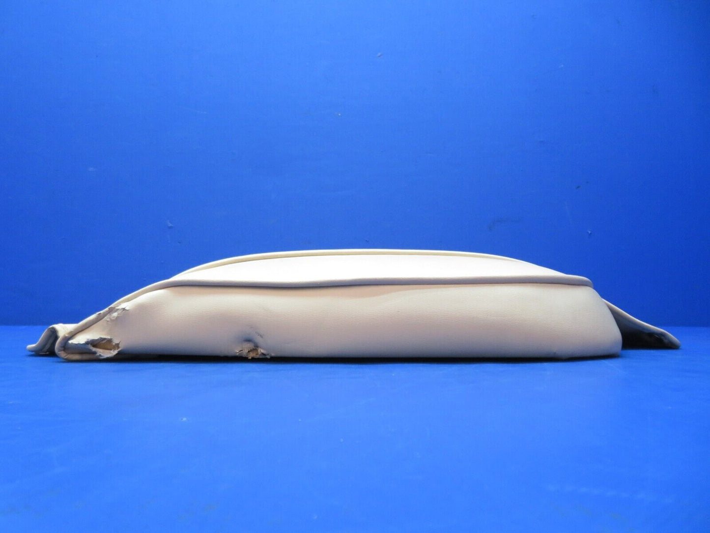 Piper PA-28-140 Rear Seat Assy P/N 65515-05 Cream Vinyl (1123-123)