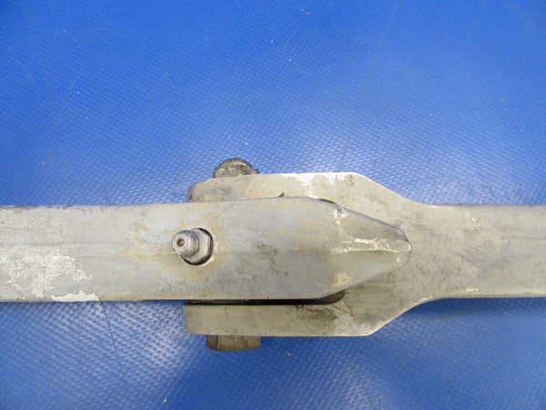 Cessna 310 Main Landing Gear Link Assy P/N 0841103-497, 0841102-497 (0519-338)