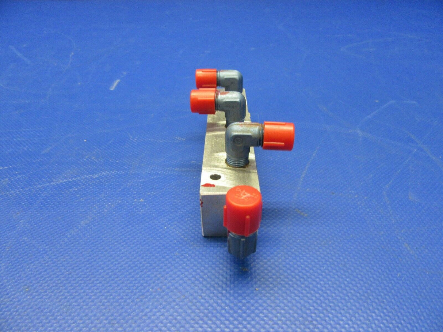 Piper PA-28R-180 Hydraulic Manifold RH P/N 67521-00, 67521-000 (0621-532)