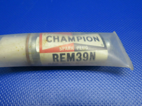 Champion Spark Plug REM39N NOS (1120-341)