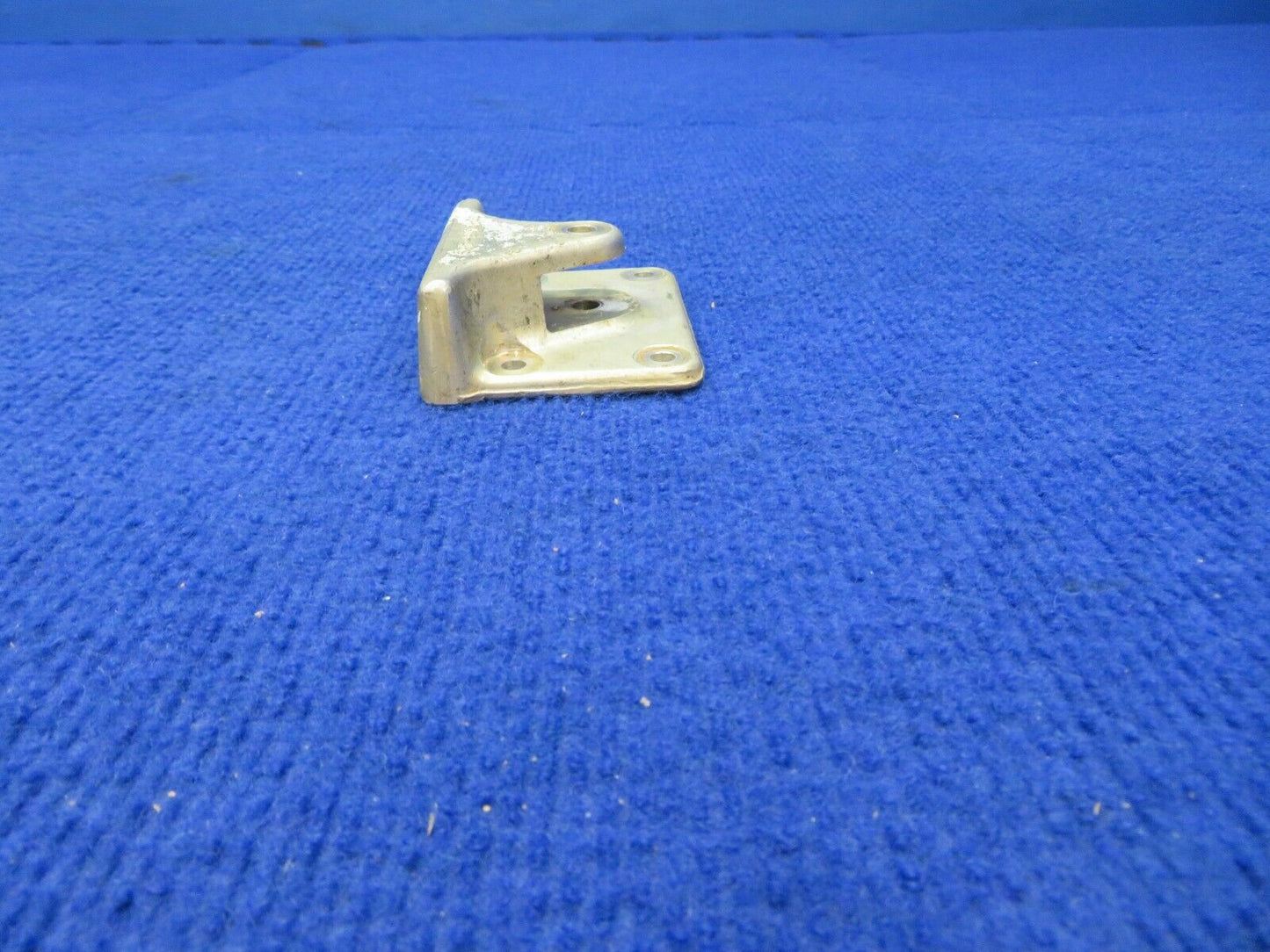 Cessna 310 Retainer RH Truss Drag Brace Assembly P/N 0842105-2 (0422-431)
