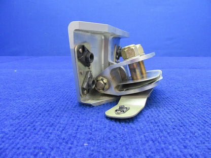 Cirrus SR-22 Upper Gear Attach w Strut End Upper Fitting P/N 16947-001 (0122-393