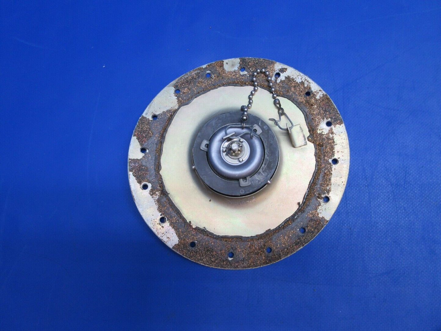 Cessna 340 Fuel Cap And Adaptor Assy P/N 0823410-9 (1023-757)