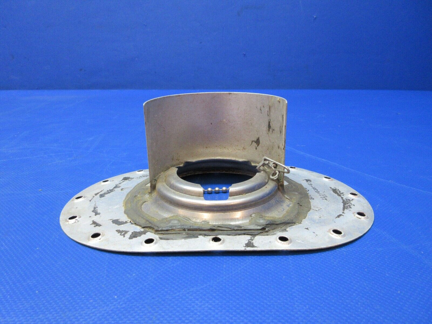 Cessna Fuel Cover Assy w/ Chain P/N 1726041-7   (0124-1516)