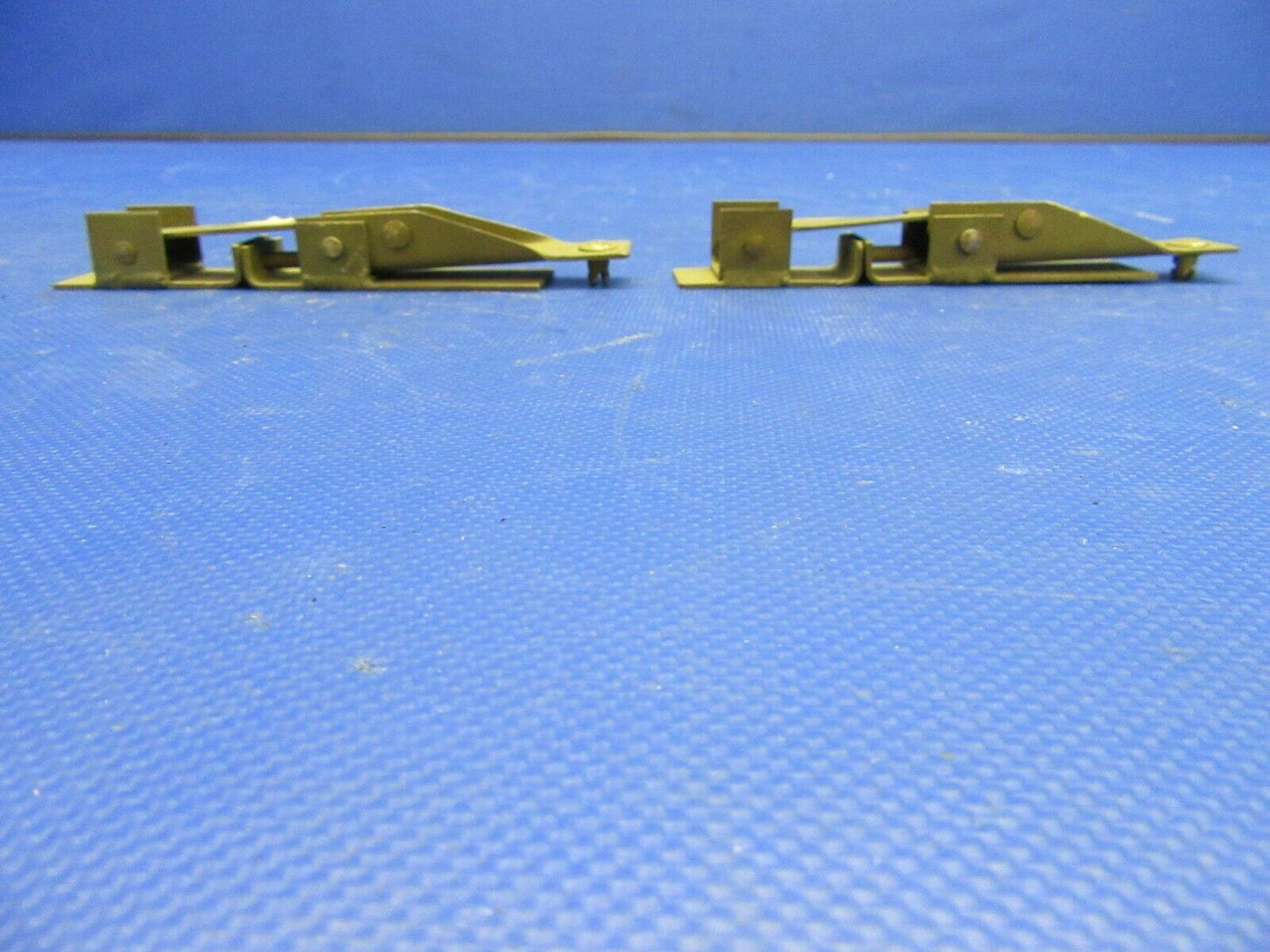 Aircraft Latch P/N 256644-206 LOT OF 2 NOS (0921-546)
