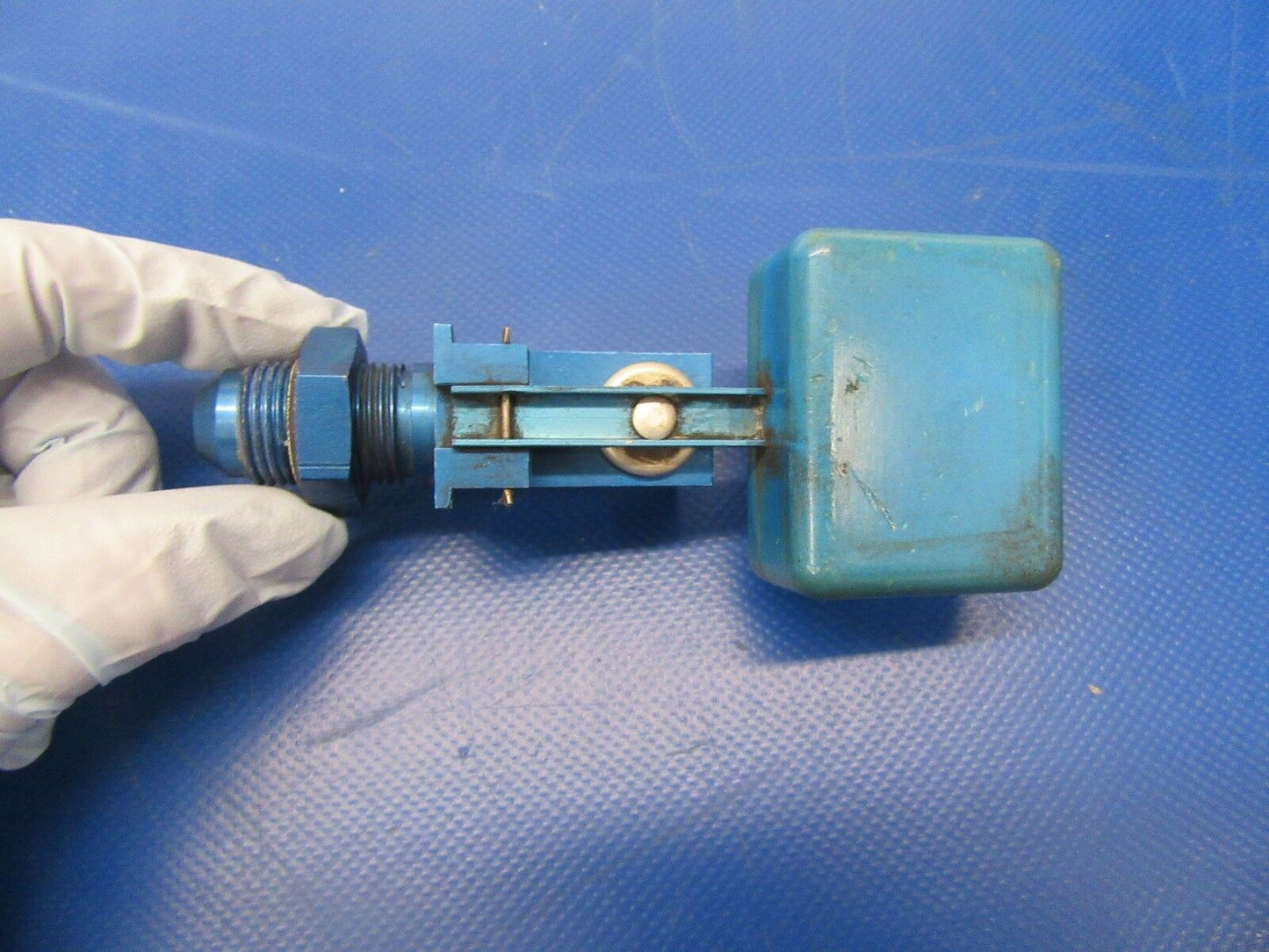 Cessna Commercial Aircraft Fuel Valve P/N 342700, 9910235-1 (0418-133)