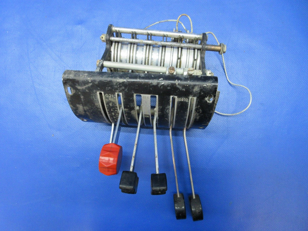 Cessna 421 Engine Control Quadrant Assy P/N 5091504-3 FOR PARTS (0124-1491)