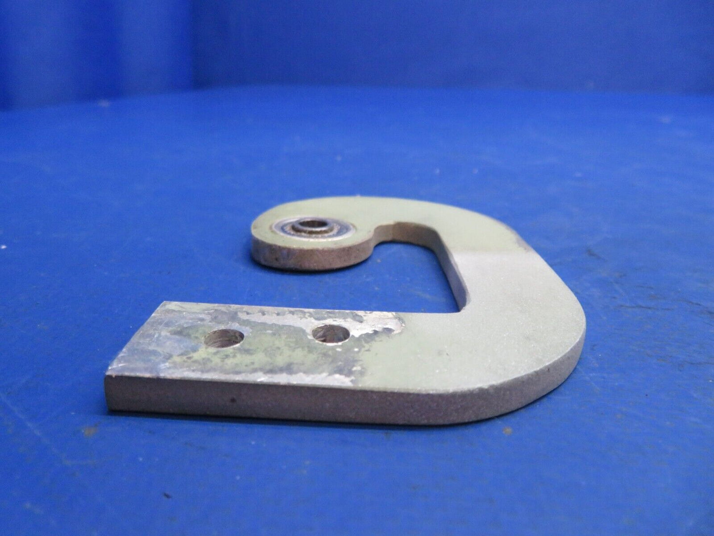 Piper Aerostar 602P FWD Hinge Assy Nose Gear Door P/N 250019-501 (0123-704)