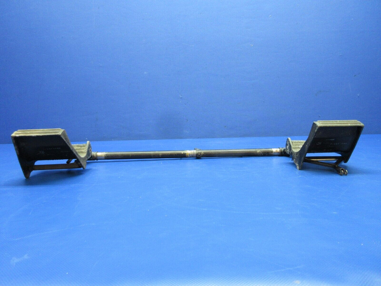 Cessna 401 / 401A RH Rudder Pedal Torque Tube Assy P/N 5015006-8 (1223-1489)