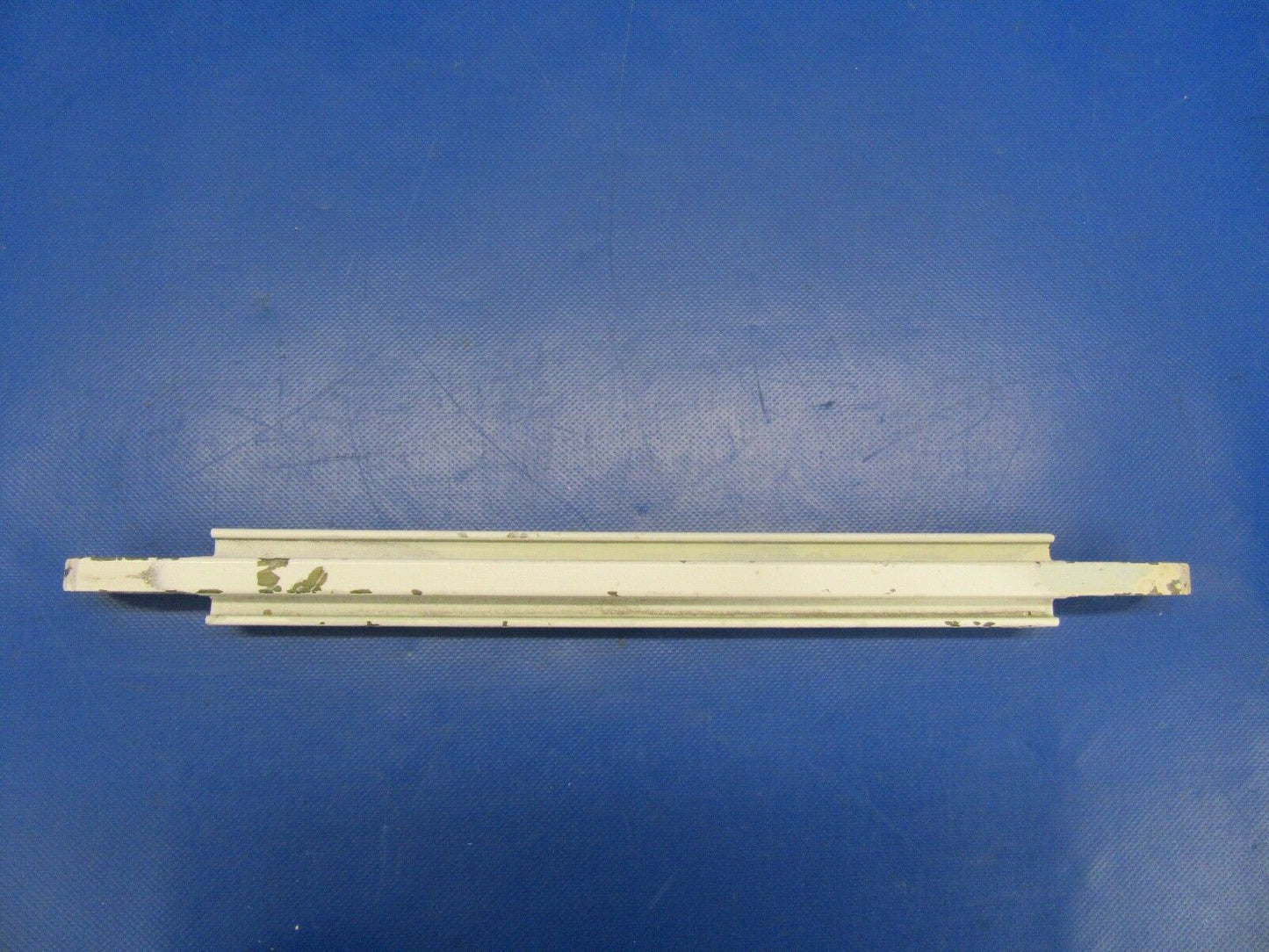 Beech Baron E55 Column FWD Main Gear P/N 35-815252-1 (1117-107)