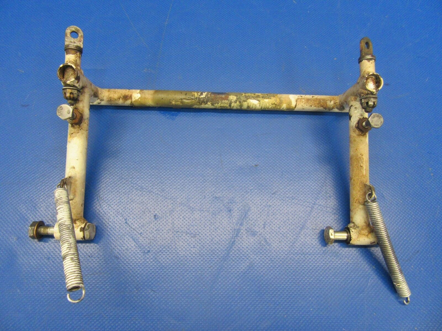 Cessna 177RG Cardinal Actuator Nose Gear Door P/N 2043012-2 (0818-22)