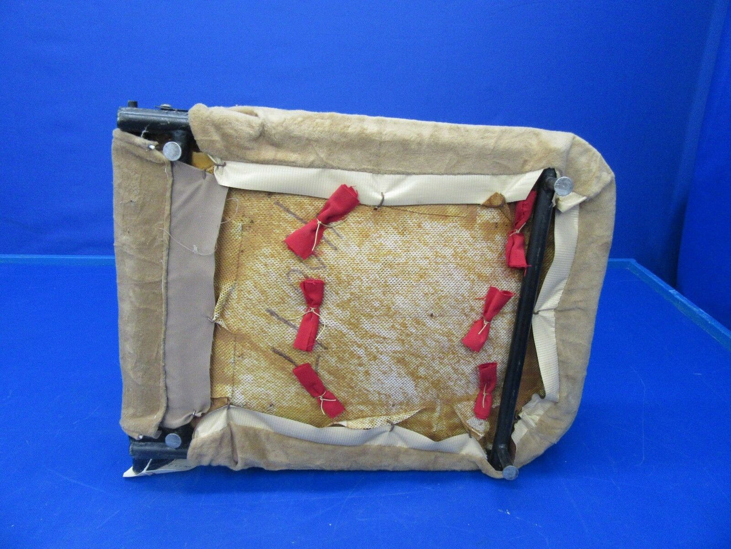 Piper PA-32 Cherokee Six Center Seat Beige Upholstery (0418-203)