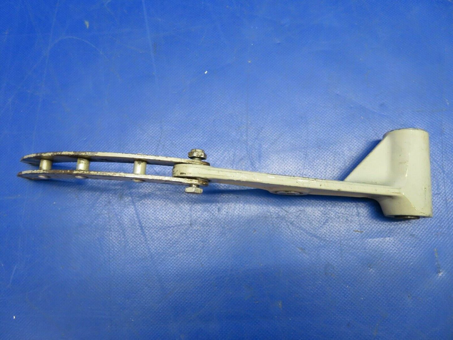 Cessna 310P Bellcrank Assy RH Main Gear P/N 0841104-4 (0620-741)
