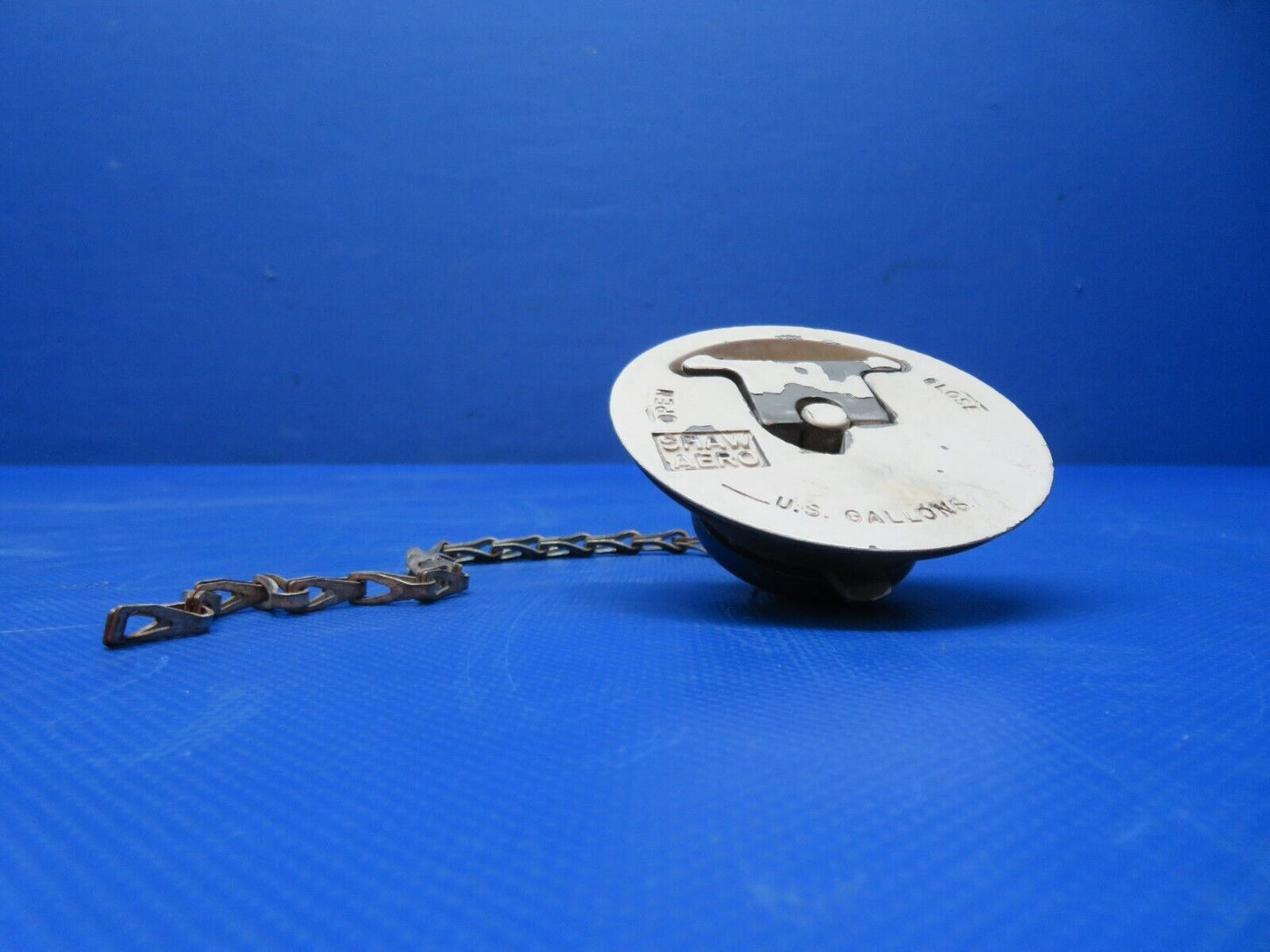 Cessna 401 / 401A Shaw Aero Wing Fuel Cap Assy w/ Chain P/N 0721303-7 (0124-142)