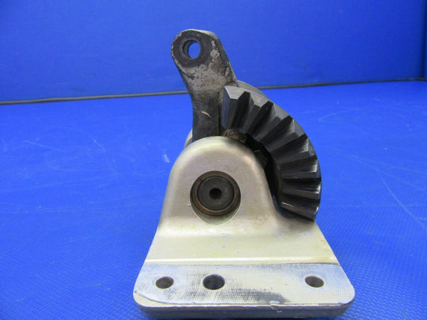 Cessna 177RG Main Landing Gear Retraction Gear & Support 2081001-10 (0621-432)