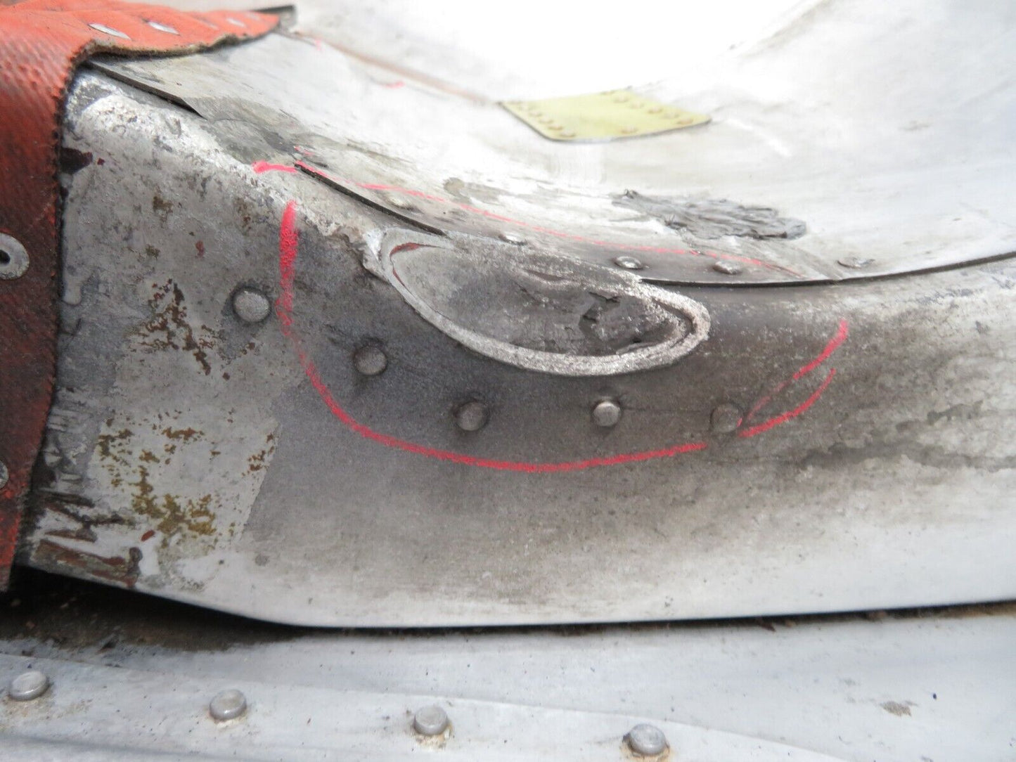 Damaged Cessna 182D / 182 LWR Cowl Assy P/N 0752031-28 (0923-581)