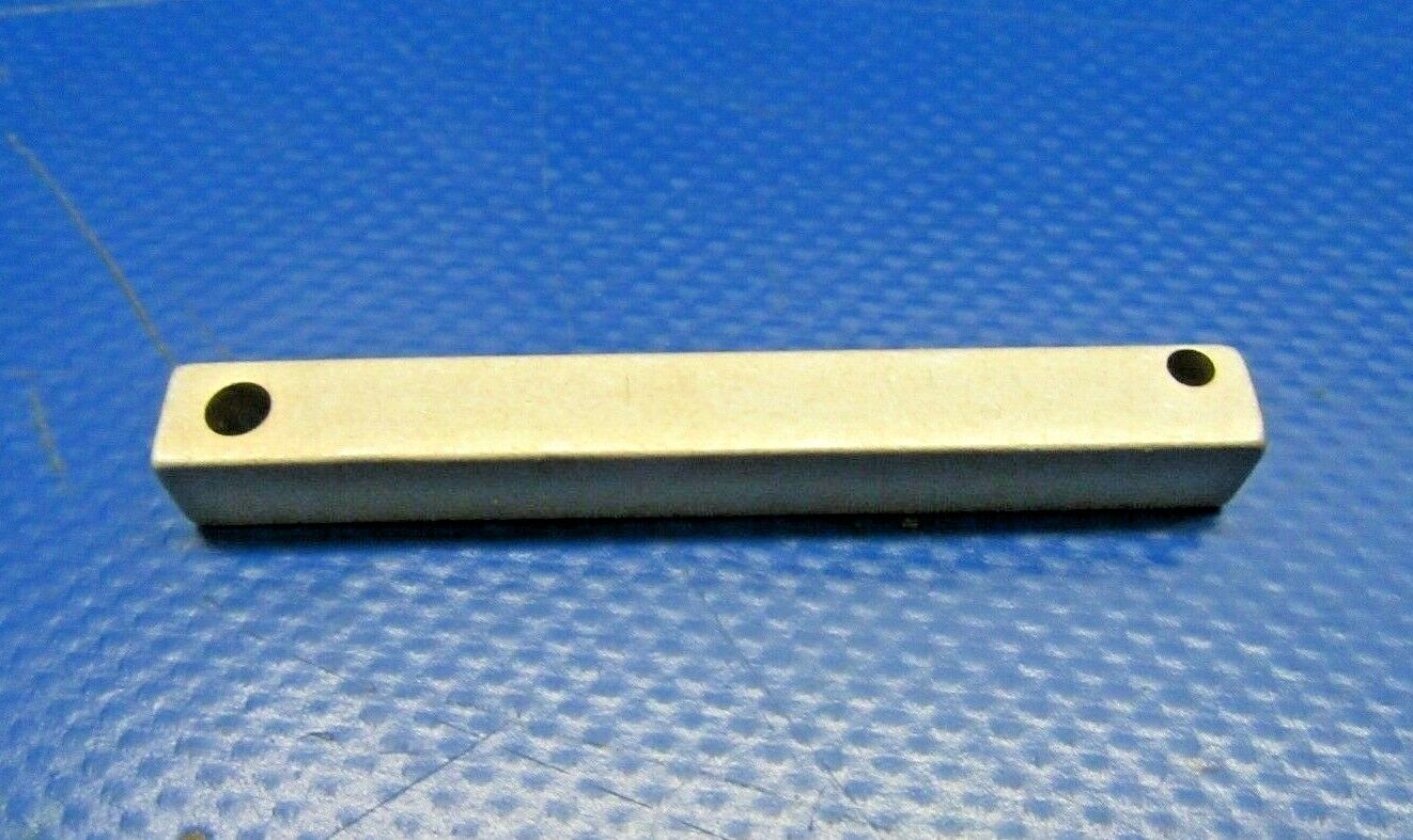 Cessna 172 Shaft Fuel Selector Valve Lower P/N 0511157-11 NOS (0419-472)