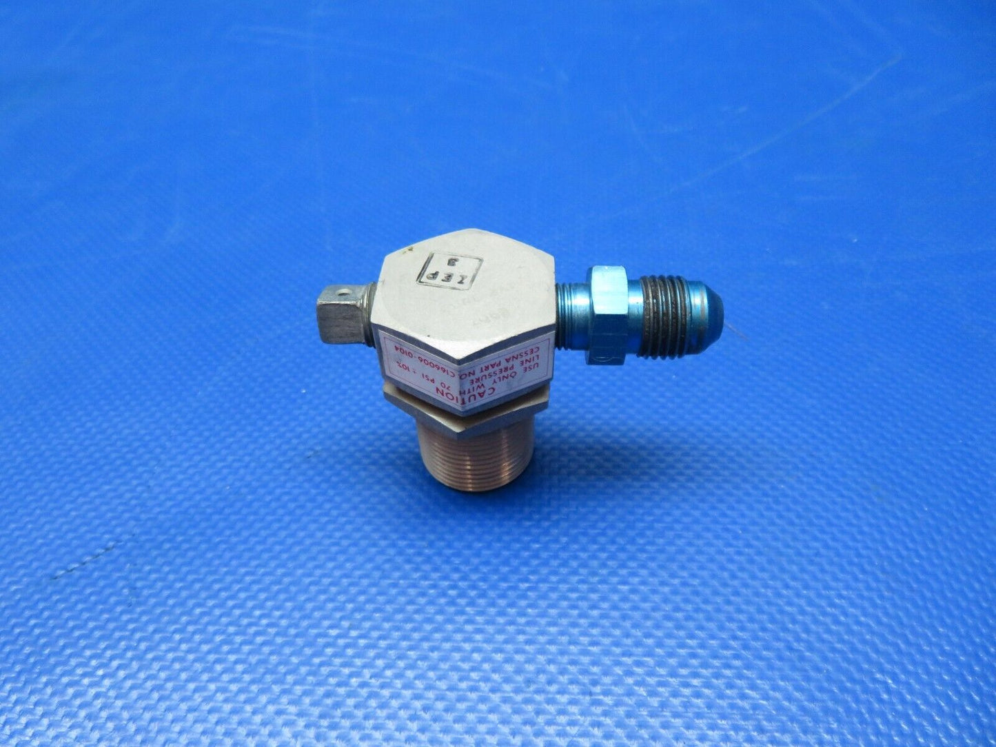 Cessna 401 / 401A Oxygen Outlet Valve P/N C166006-0104 (1223-372)